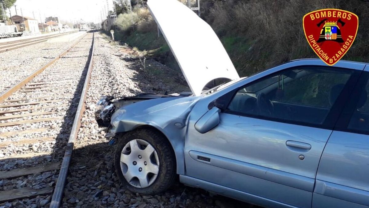 Mueren dos personas tras caer su vehículo a una balsa de riego en Zaragoza Mueren dos personas tras caer su vehículo a una balsa de riego en Zaragoza