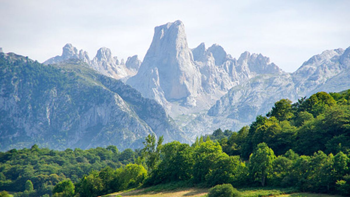 Buscan a dos montañeros cántabros desaparecidos el domingo en la parte asturiana de Picos de Europa Buscan a dos montañeros cántabros desaparecidos el domingo en la parte asturiana de Picos de Europa