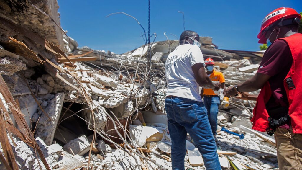 Aumentan a 1.297 los muertos por el terremoto en Haití