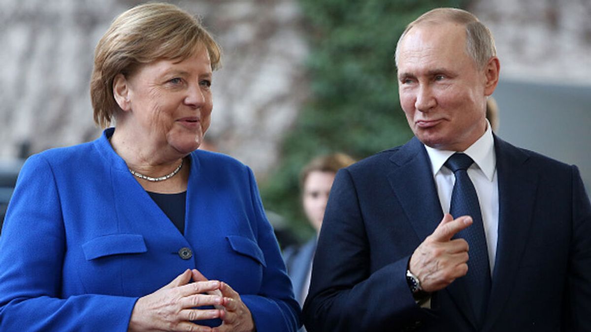 Merkel visita a Putin en Moscú en la recta final de su etapa como canciller Merkel visita a Putin en Moscú en la recta final de su etapa como canciller