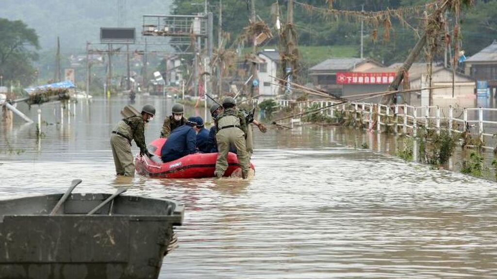 Las lluvias provocan inundaciones y corrimientos de tierra en Japón