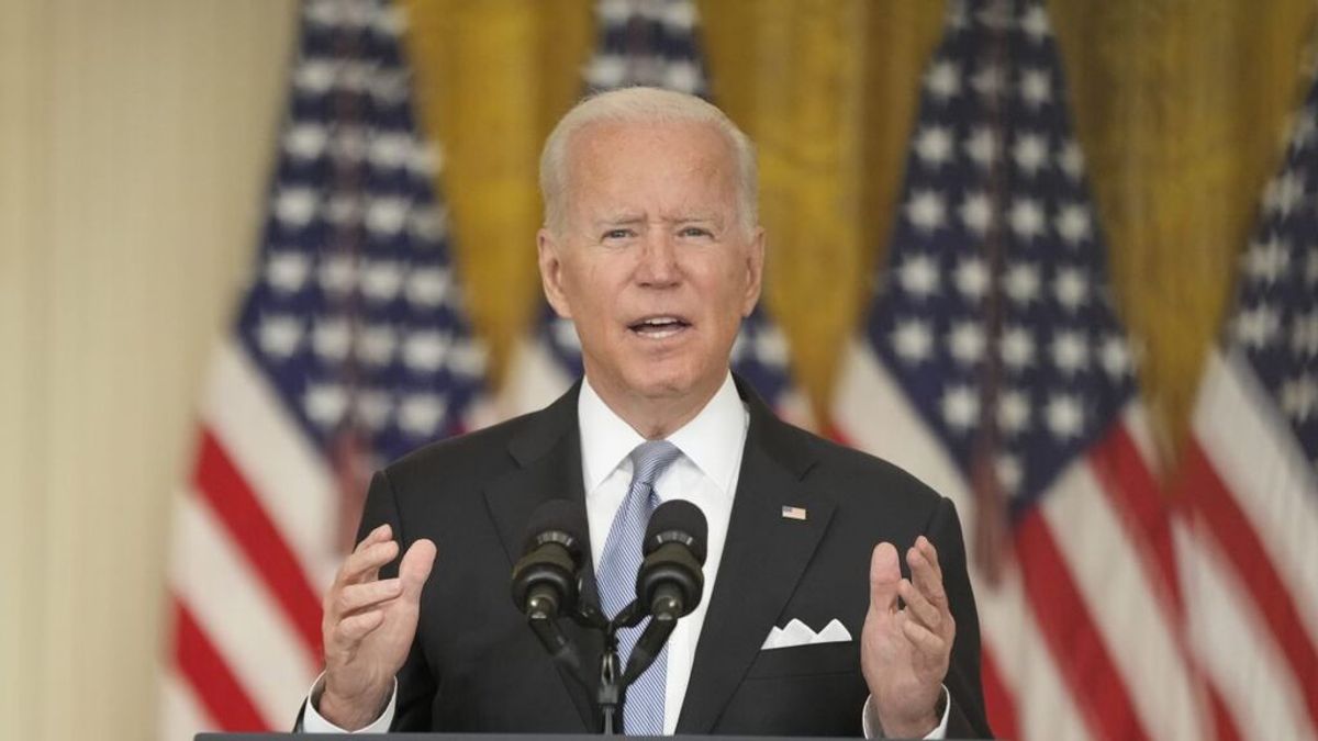 Biden defiende la salida de EEUU y critica a políticos y soldados afganos por no hacer frente a los talibán