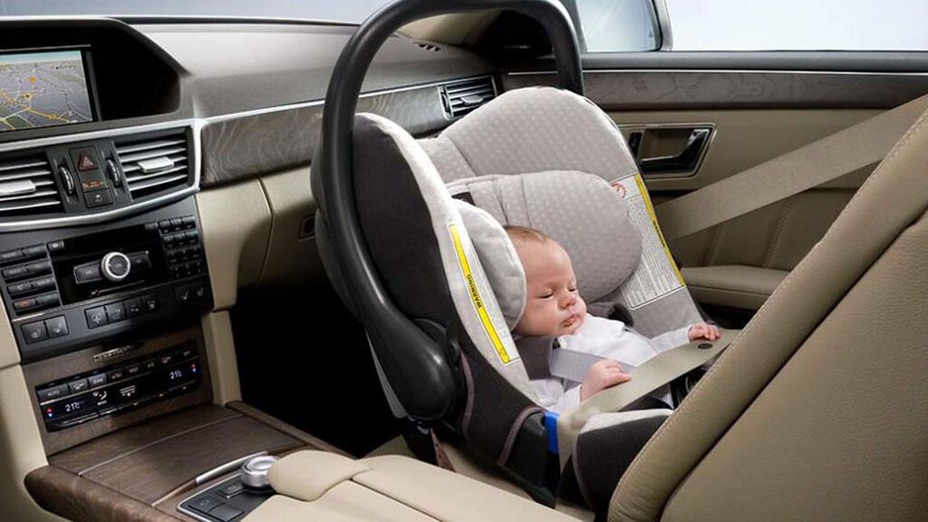 Cuándo podrán los niños ir en el asiento delantero del coche: esto es lo que dice la legislación española.