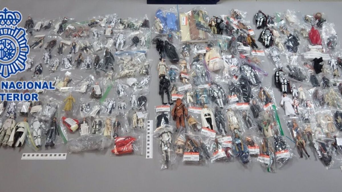 Detenido un joven por robar 250 figuras de 'Star Wars' Detenido un joven por robar 250 figuras de 'Star Wars'