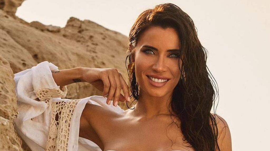 Pilar Rubio se suma a la moda de chanclas con calcetines y sus fans opinan: "Has pedido todo el glamour"