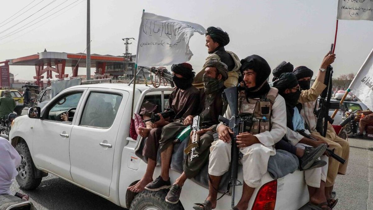 Las evacuaciones extranjeras avanzan en Kabul a pesar del nuevo gobierno talibán Las evacuaciones extranjeras avanzan en Kabul a pesar del nuevo gobierno talibán
