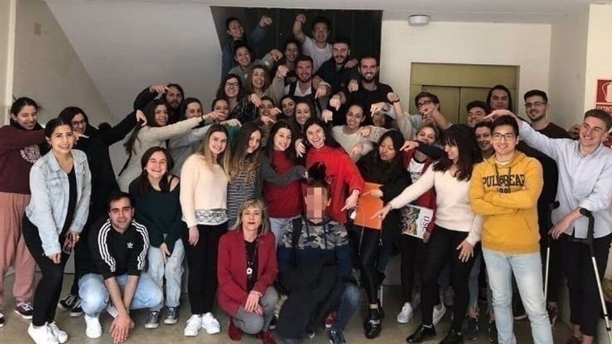 Universitarios recogen firmas en Change.org para poder traer a España a su excompañero de clase atrapado en Afganistán Universitarios recogen firmas en Change.org para poder traer a España a su excompañero de clase atrapado en Afganistán