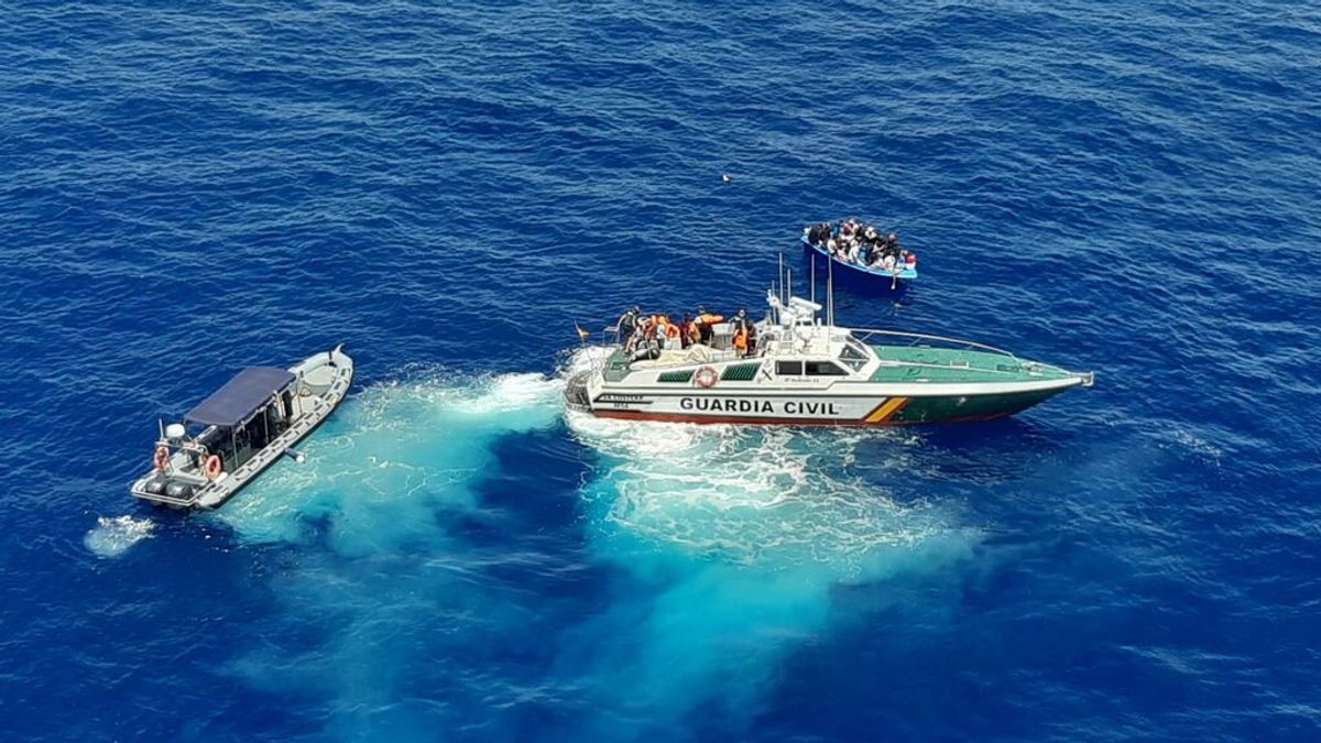 Localizan una patera con más de 40 muertos que se dirigía a las Islas Canarias en Mauritania Localizan una patera con más de 40 muertos que se dirigía a las Islas Canarias en Mauritania