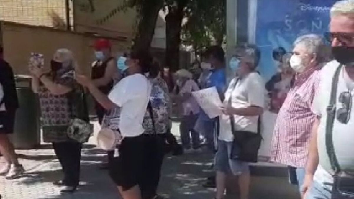 Vecinos de Padre-Pío se manifiestan por los cortes de luz constantes Vecinos de Padre-Pío se manifiestan por los cortes de luz constantes