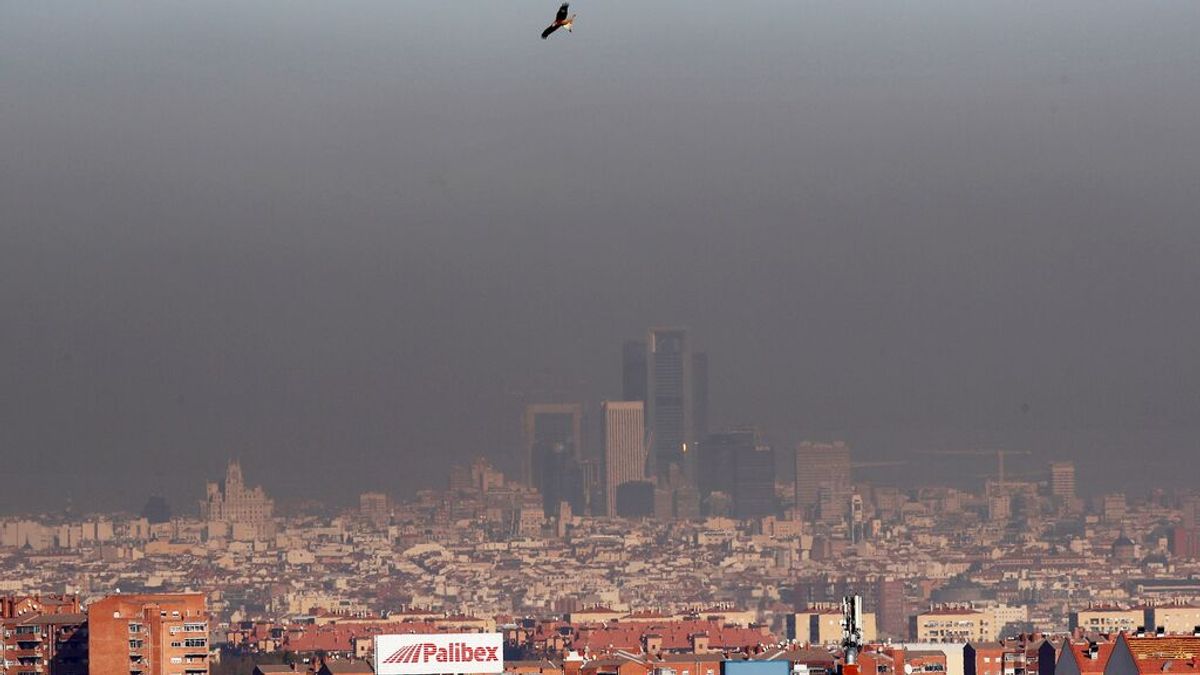 Una imagen de la capa de contaminación de Madrid Una imagen de la capa de contaminación de Madrid