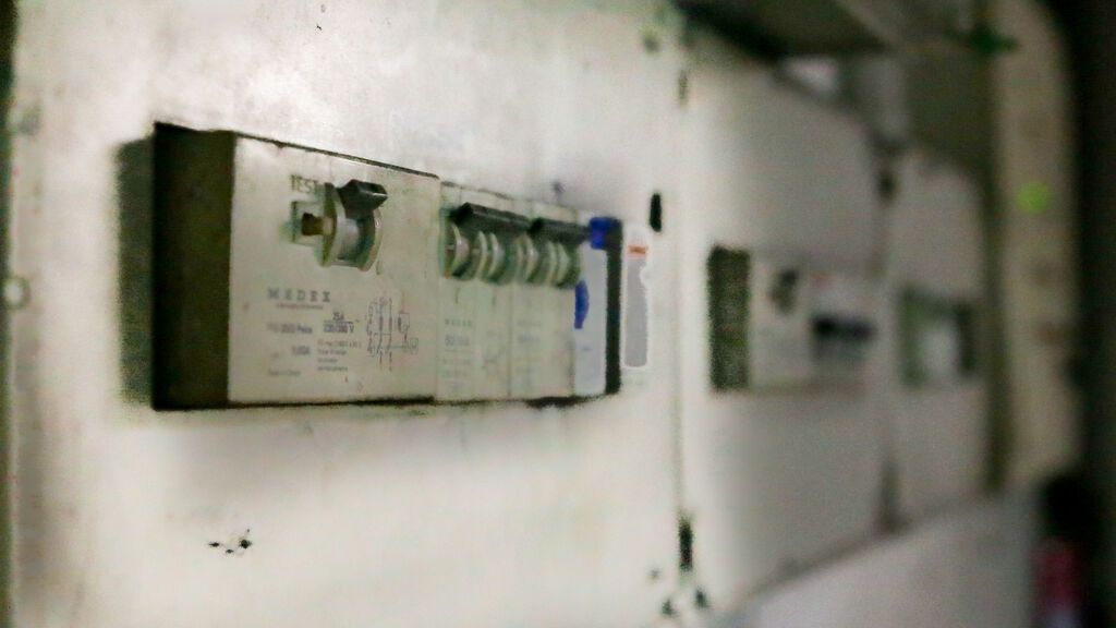 EuropaPress_3879448_tablero_control_luces_edificio_cuarto_dia_record_consecutivo_precio_luz_12