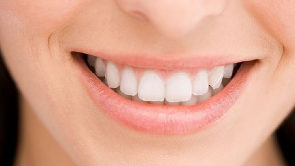 Cómo blanquear los dientes con bicarbonato en tu casa: los pasos que deberás seguir para lograr la sonrisa perfecta.