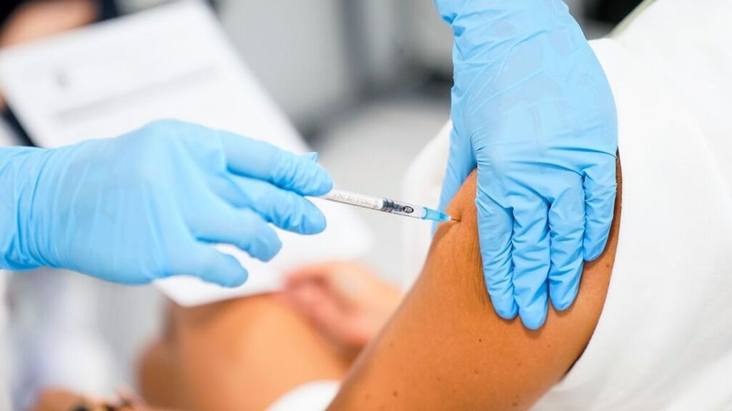 La artralgia como efecto secundario de las vacunas contra la covid: ¿cómo te afecta?