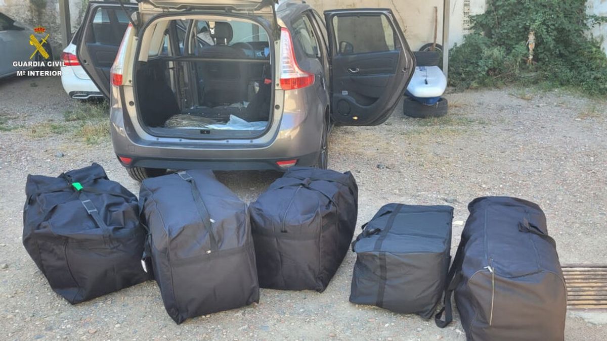 Coche detenido que transportaba marihuana Coche detenido que transportaba marihuana