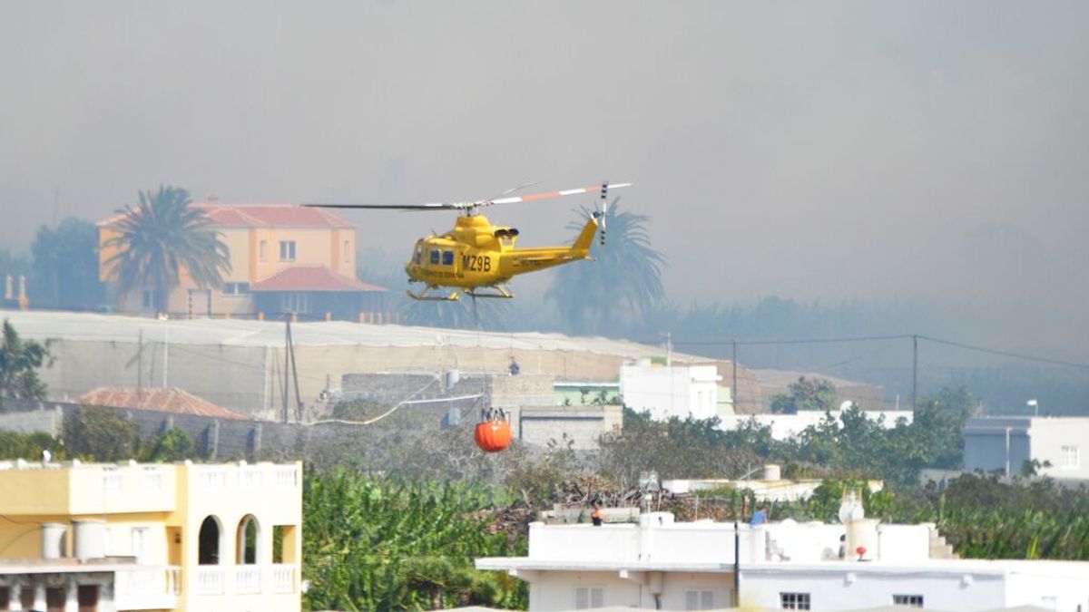 El incendio de La Palma continúa activo, a pesar de los esfuerzos nocturnos El incendio de La Palma continúa activo, a pesar de los esfuerzos nocturnos