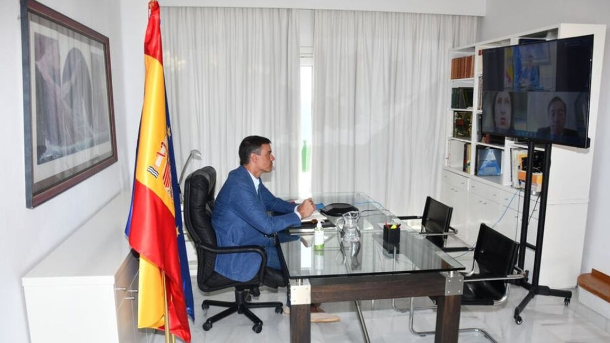 Almeida se burla de Sánchez: "En alpargatas, uno decide mejor" Almeida se burla de Sánchez: "En alpargatas, uno decide mejor"
