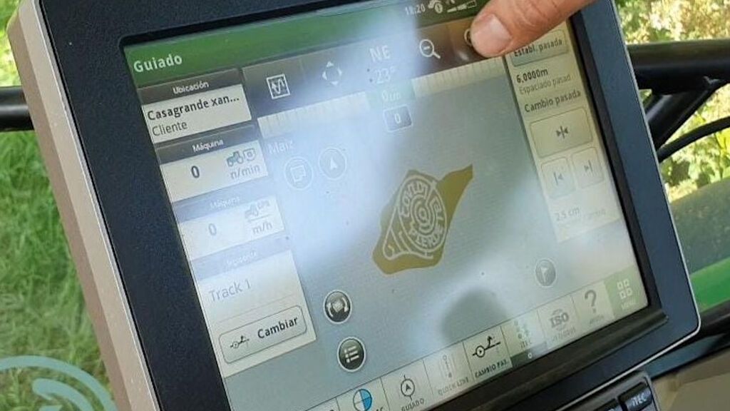 Un software incorporado al tractor permitió hacer la siembra solo en determinados lugares de la finca.