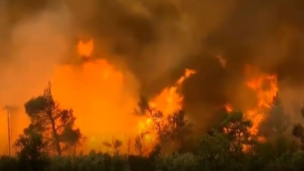 El fuego arrasa el planeta: Grecia, Francia, Argentina y Estados Unidos luchan contra grandes incendios