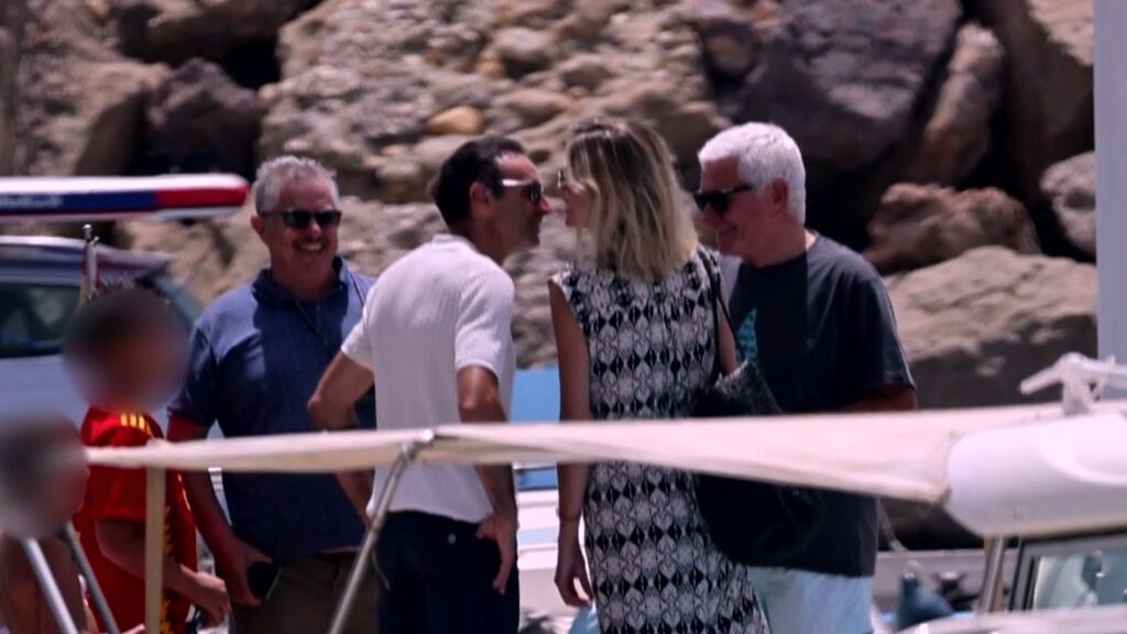 Ana Soria le hace la cobra a Enrique Ponche: ¡En alta mar y con su padre delante!