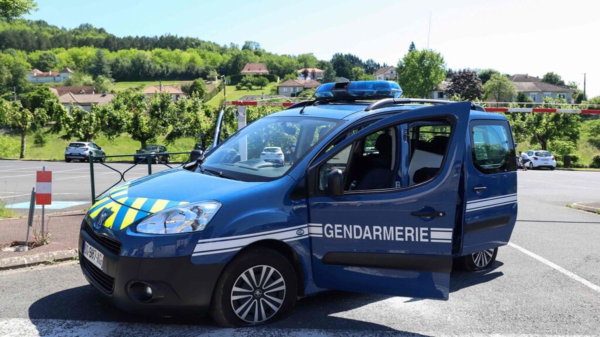 Encuentran a cinco jóvenes ahogados en un coche en un lago en Francia Encuentran a cinco jóvenes ahogados en un coche en un lago en Francia