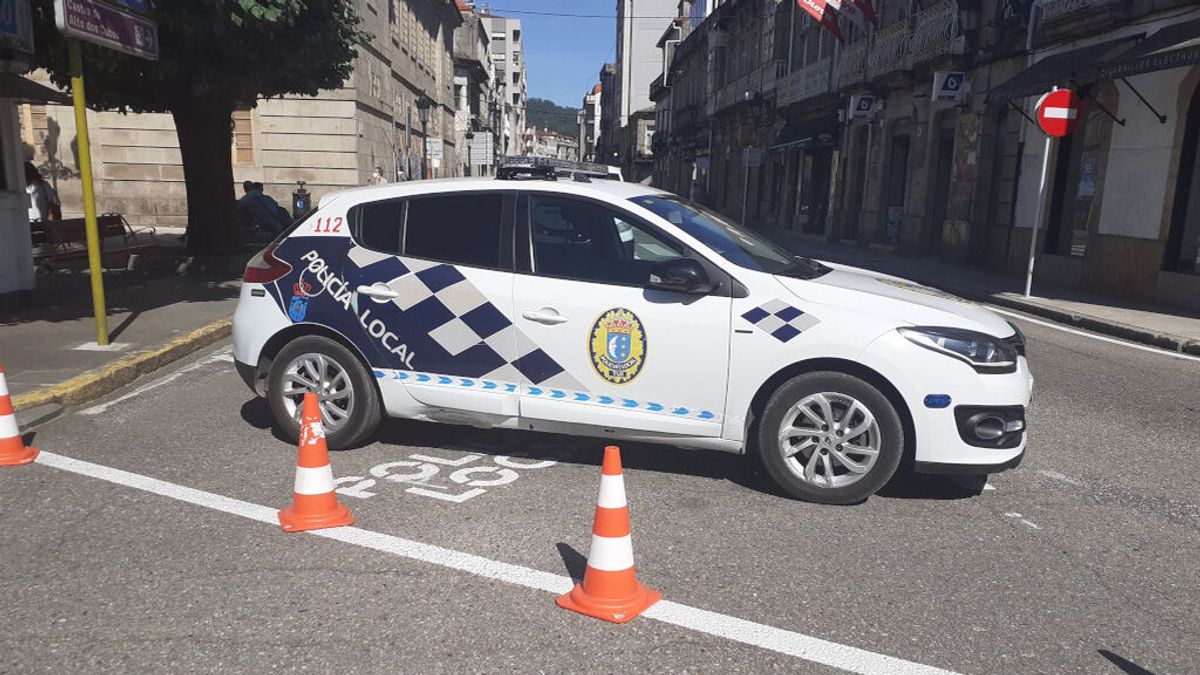 Detenido un joven de 18 años tras morder en la cara y golpear a su novia, de 15, en Pontevedra Detenido un joven de 18 años tras morder en la cara y golpear a su novia, de 15, en Pontevedra