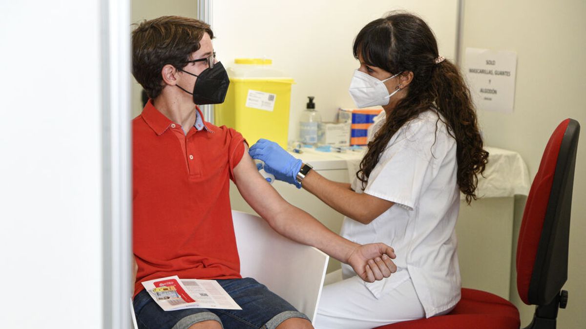 EuropaPress_3885146_sanitaria_vacuna_adolescente_primera_dosis_vacuna_moderna_ciudad_artes_16 EuropaPress_3885146_sanitaria_vacuna_adolescente_primera_dosis_vacuna_moderna_ciudad_artes_16