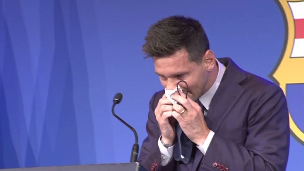 El pañuelo con el que Messi se secó las lágrimas y se sonó los mocos en su despedida del Barça, a subasta