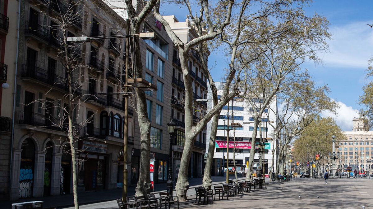 Los jóvenes pagan 900 euros al mes por su vivienda en Barcelona Los jóvenes pagan 900 euros al mes por su vivienda en Barcelona