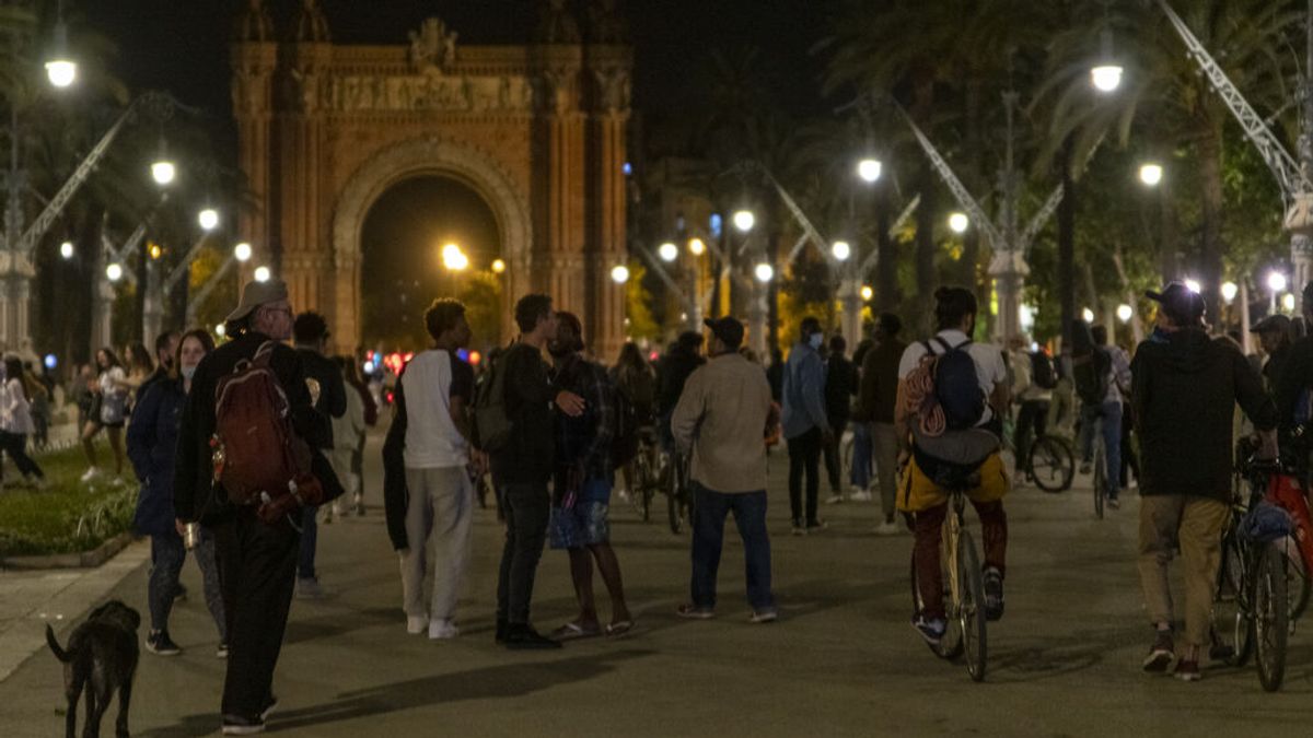 El Govern pide al TSJC aplicar el toque de queda en Barcelona y otras ciudades de más de 20.000 habitantes El Govern pide al TSJC aplicar el toque de queda en Barcelona y otras ciudades de más de 20.000 habitantes