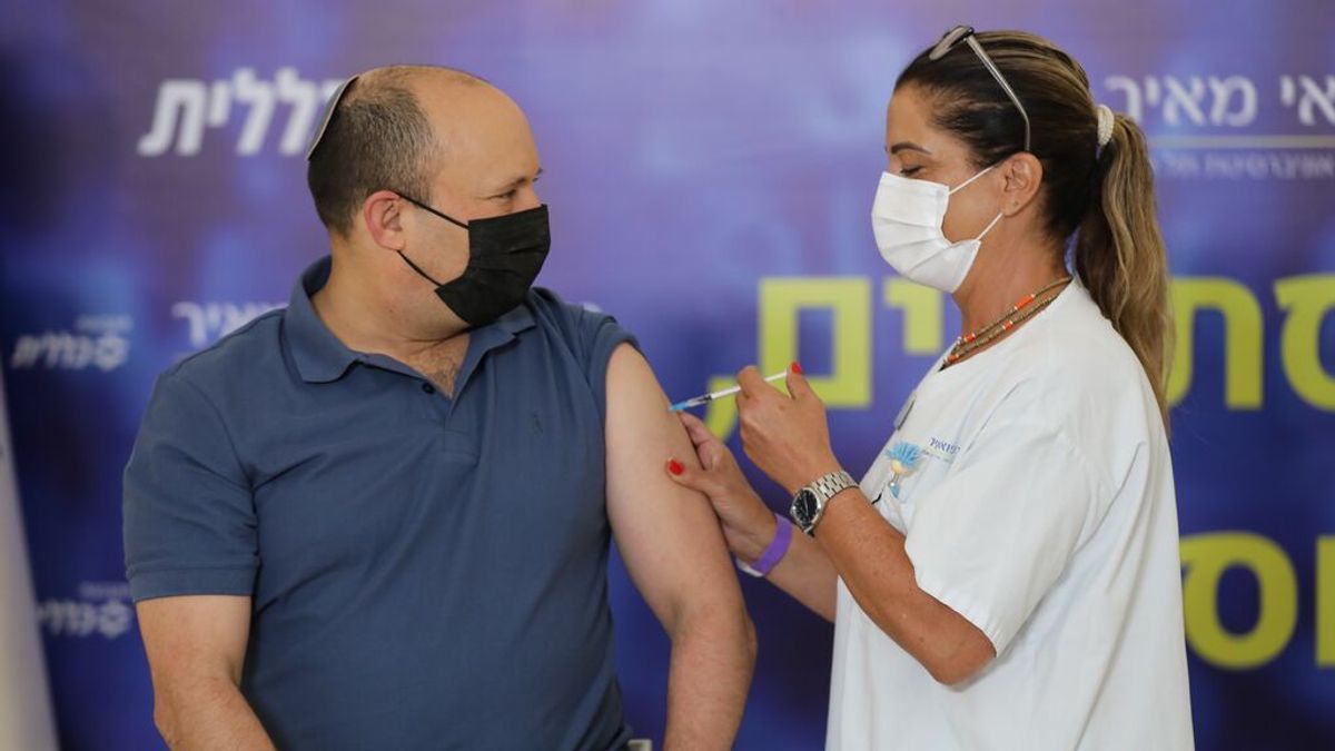 Israel extiende la tercera dosis de la vacuna contra el coronavirus a los mayores de 40 años
