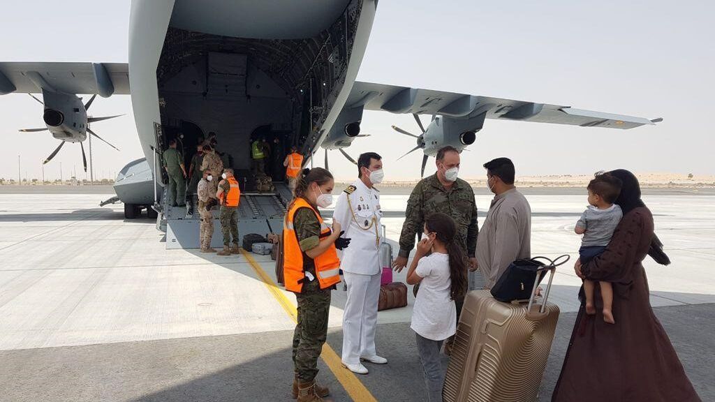 Aterriza en Torrejón de Ardoz, Madrid, el segundo avión español con 110 afganos evacuados
