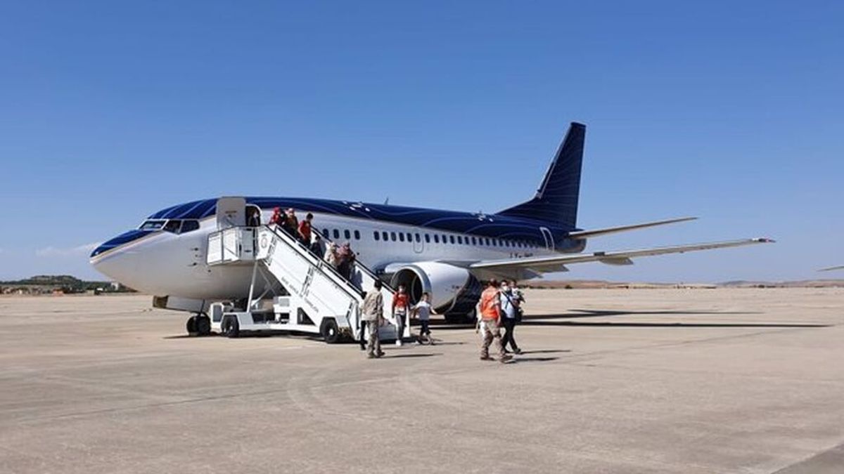 Aterriza en la base de Torrejón de Ardoz un segundo avión de la UE con 38 trabajadores afganos y sus familias