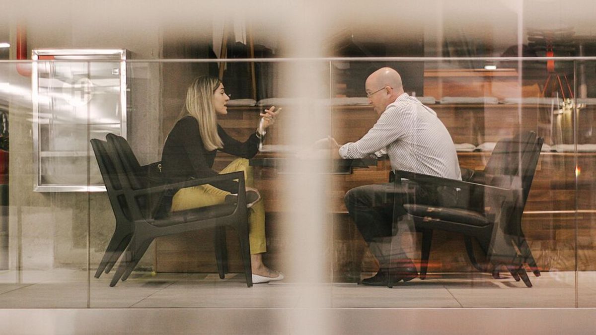 Personas conversando Personas conversando