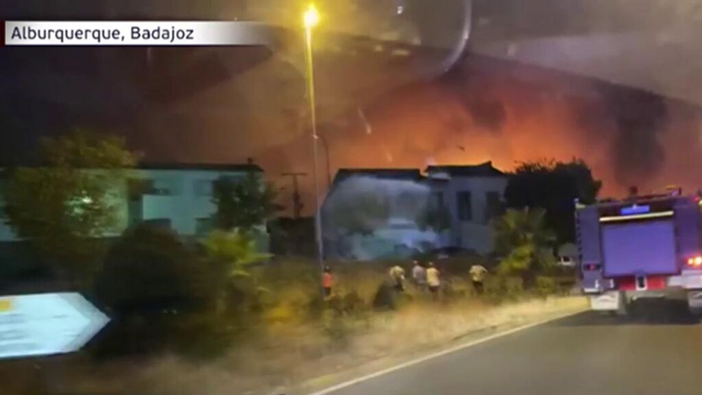 Investigan el origen del fuego en Alburquerque, Badajoz: el incendio ha arrasado 650 hectáreas