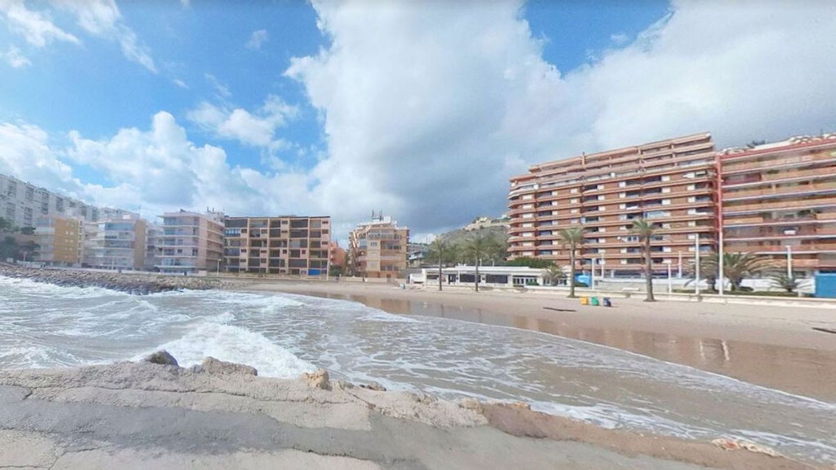 Cerrada la playa del Faro de Cullera tras detectarse un alto nivel de enterococos Cerrada la playa del Faro de Cullera tras detectarse un alto nivel de enterococos