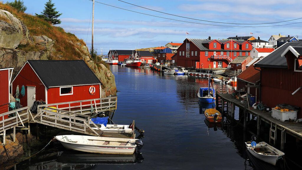 Mausund-harbour-Norway-2-1_2488ac66-3ea3-4c59-b6ec-97b141988317