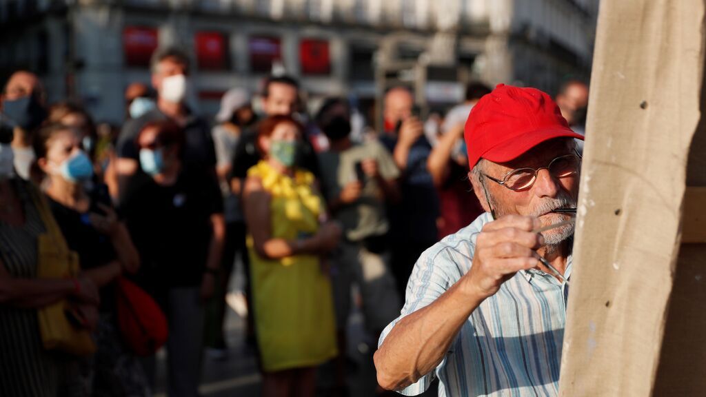 Ver a Antonio López pintar en la Puerta del Sol : un privilegio convertido en atracción turística