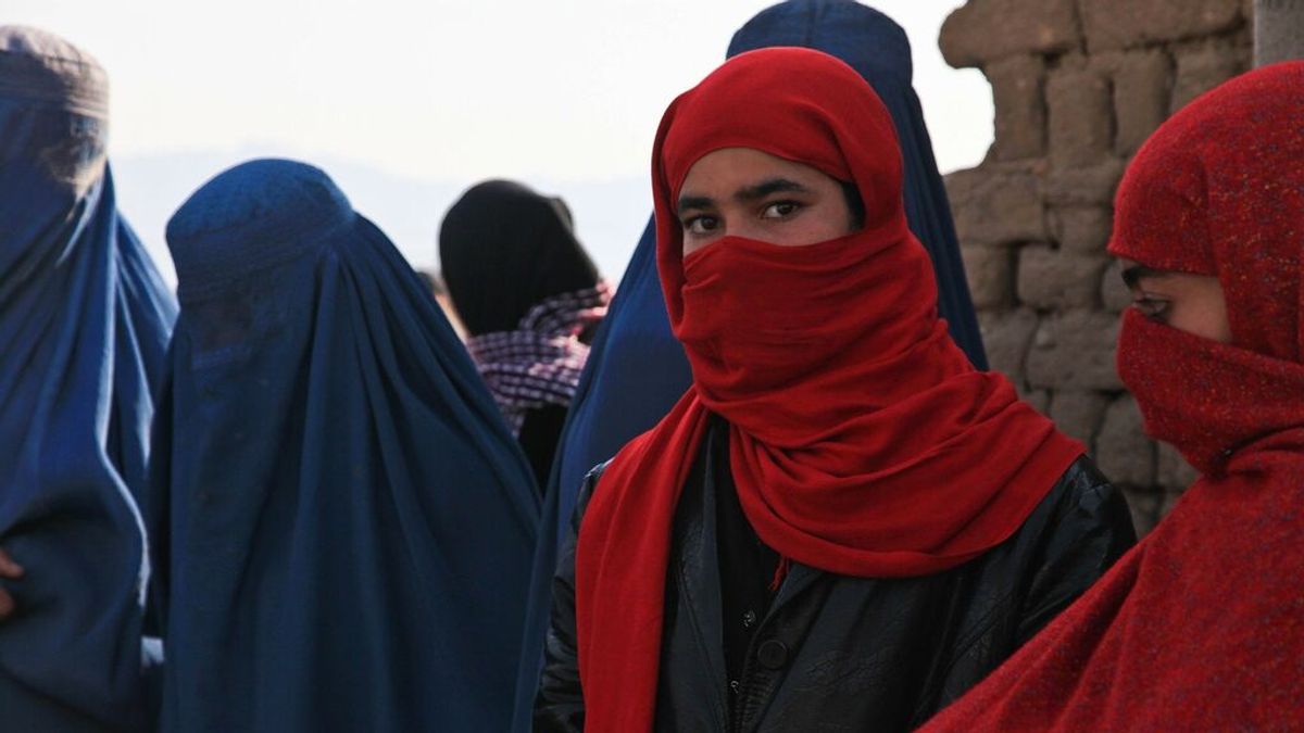 La invasión talibán multiplica el precio del Burka en Kabul: ¿Será obligatorio para las mujer en Afganistán?