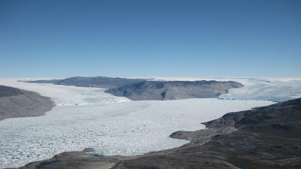 El cambio climático se acelera: llueve en la cumbre de Groenlandia por primera vez El cambio climático se acelera: llueve en la cumbre de Groenlandia por primera vez