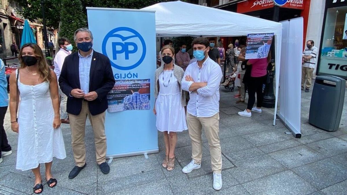 El PP recoge firmas en favor de la vuelta de las corridas de toros a Gijón