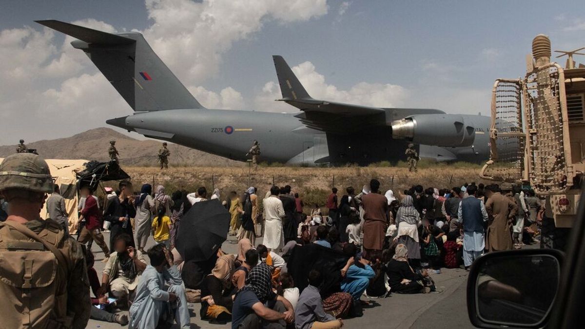 La cadena 'Sky News' informa de muertos en avalanchas humanas en la pugna por entrar al aeropuerto de Kabul La cadena 'Sky News' informa de muertos en avalanchas humanas en la pugna por entrar al aeropuerto de Kabul