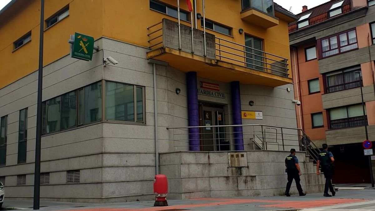 Efectivos de la Guardia Civil auxilian a un bebé inconsciente y convulsionando debido a una subida de fiebre Efectivos de la Guardia Civil auxilian a un bebé inconsciente y convulsionando debido a una subida de fiebre
