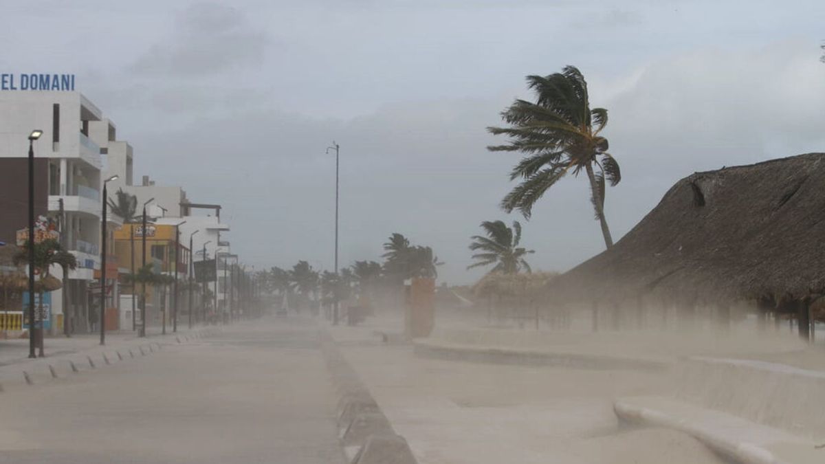 Al menos siete muertos y graves inundaciones por el paso del huracán 'Grace' por México Al menos siete muertos y graves inundaciones por el paso del huracán 'Grace' por México