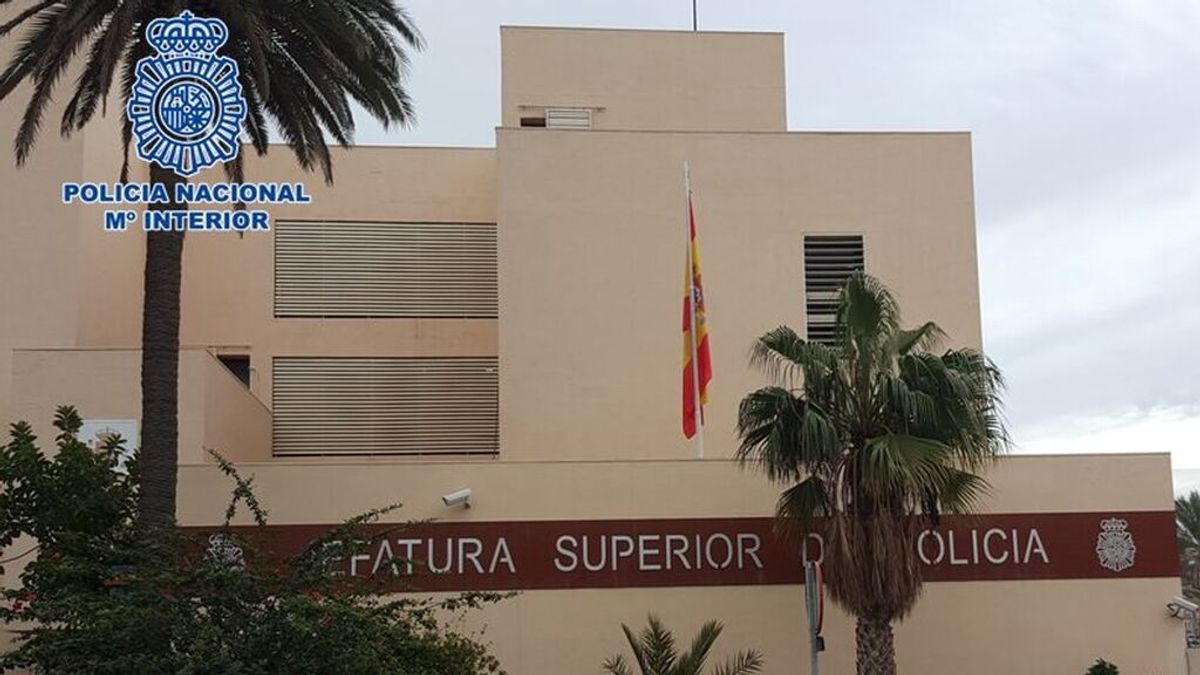 Dos detenidos en Melilla por introducir inmigrantes por mar, previo pago de 2.000 euros por persona Dos detenidos en Melilla por introducir inmigrantes por mar, previo pago de 2.000 euros por persona