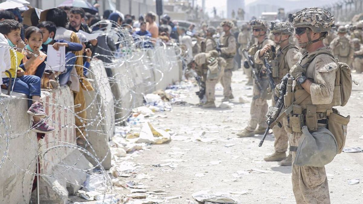 EEUU mantiene "comunicación regular" con los talibán para coordinar la evacuación y pide a los suyos que no se acerquen al aeropuerto de Kabul EEUU mantiene "comunicación regular" con los talibán para coordinar la evacuación y pide a los suyos que no se acerquen al aeropuerto de Kabul