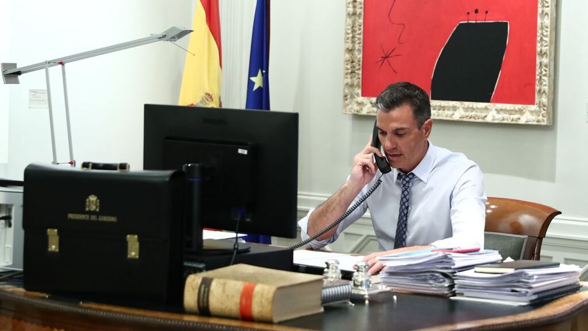 Sánchez y Biden acuerdan en una conversación telefónica el uso de las bases militares de Rota y Morón para acoger a afganos Sánchez y Biden acuerdan en una conversación telefónica el uso de las bases militares de Rota y Morón para acoger a afganos