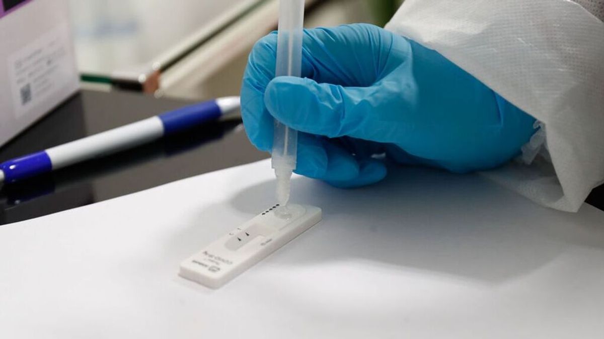 Cae una red de distribución de test de antígenos que incumplía la normativa