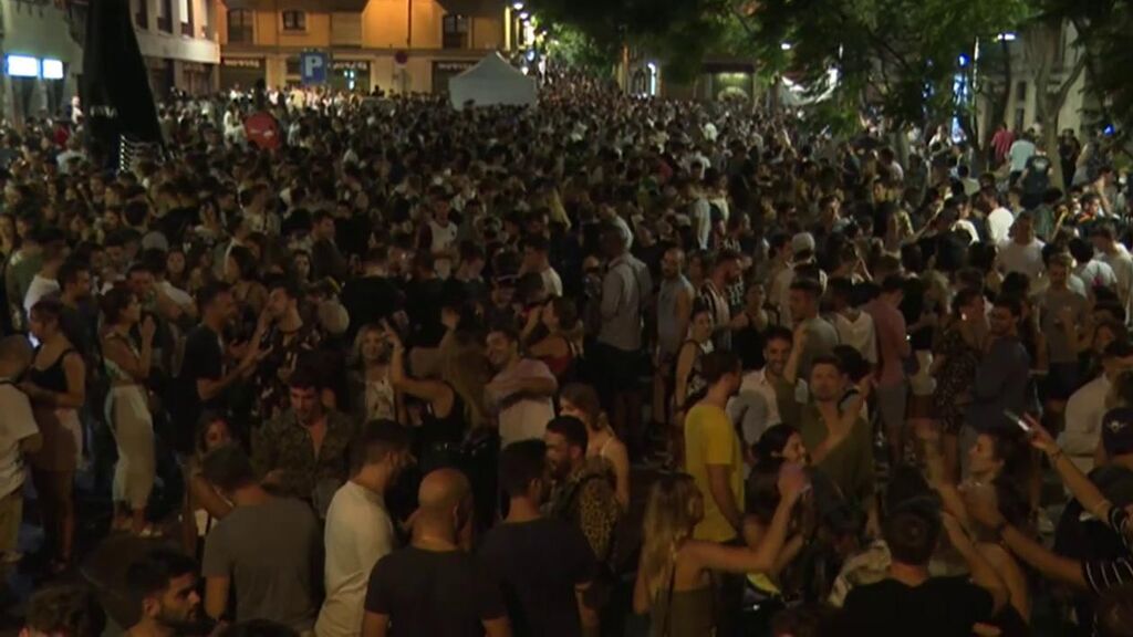 Desalojadas 5.500 personas en Barcelona en la última noche de las fiestas del barrio de Gràcia