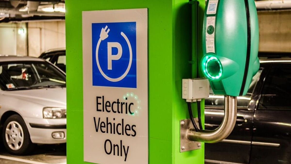 Bomberos de Barcelona quiere que la carga de eléctricos solo se haga en la primera planta de parkings subterráneos Bomberos de Barcelona quiere que la carga de eléctricos solo se haga en la primera planta de parkings subterráneos
