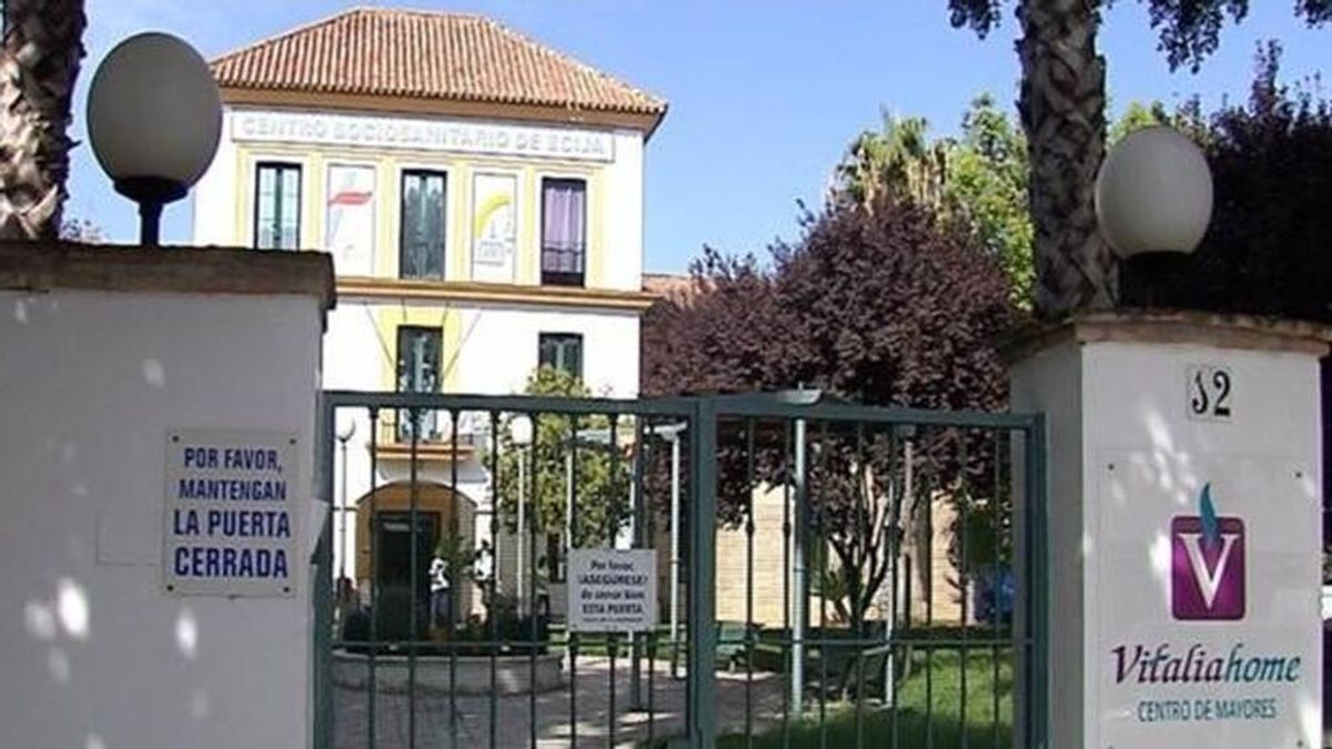 El brote del geriátrico de Écija suma cuatro muertes más y eleva a 12 la cifra de fallecidos El brote del geriátrico de Écija suma cuatro muertes más y eleva a 12 la cifra de fallecidos